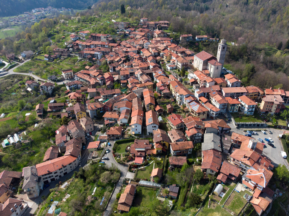 Guardabosone dall'alto.    Crediti Archivio Fotografico ATL Biella Valsesia Vercelli