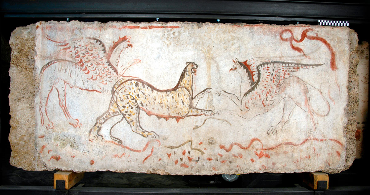 Arte lucana, Lotta tra leonessa e grifoni (IV secolo a.C.; affresco; Paestum, Museo Archeologico Nazionale)