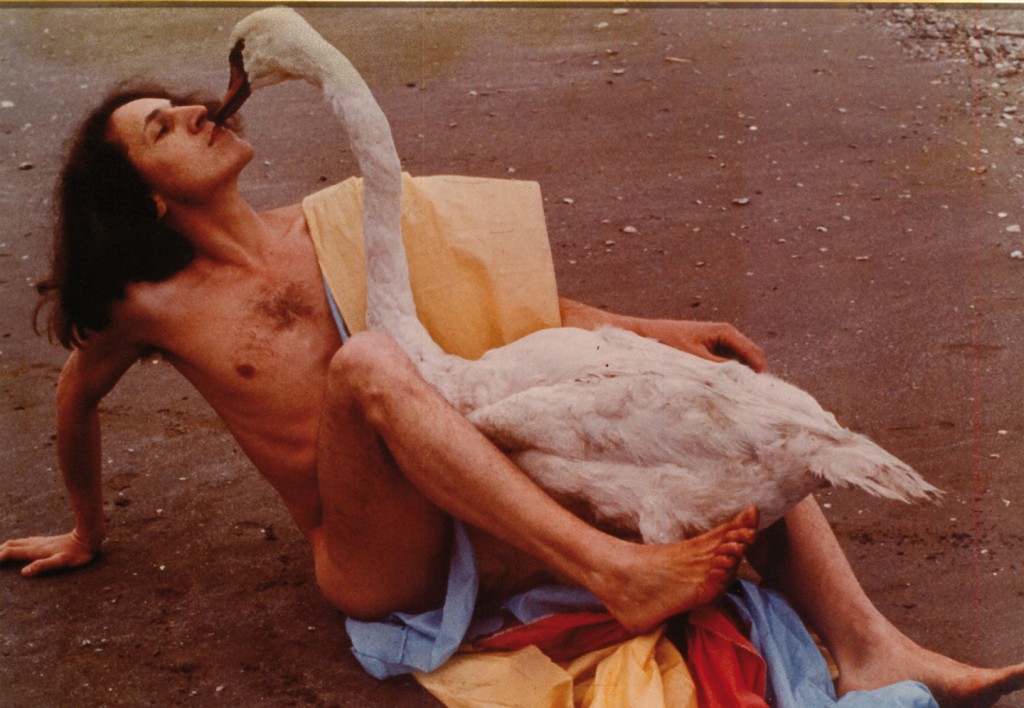 Luigi Ontani, Leda e il Cigno (1975; fotografia; Galleria Fabio Sargentini)
