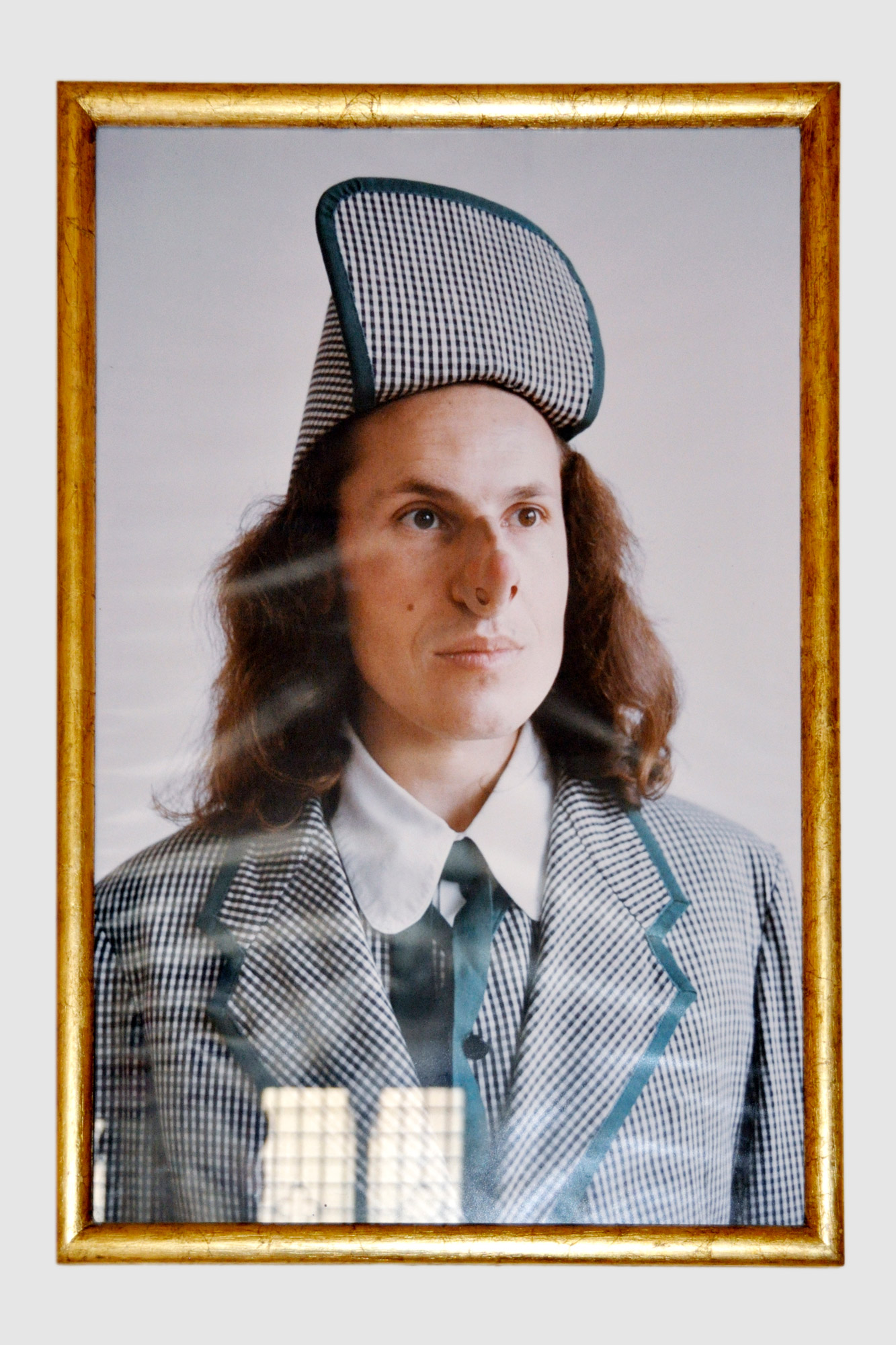 Luigi Ontani, Sganontano (1977; fotografia; Vergato, Museo Ontani)
