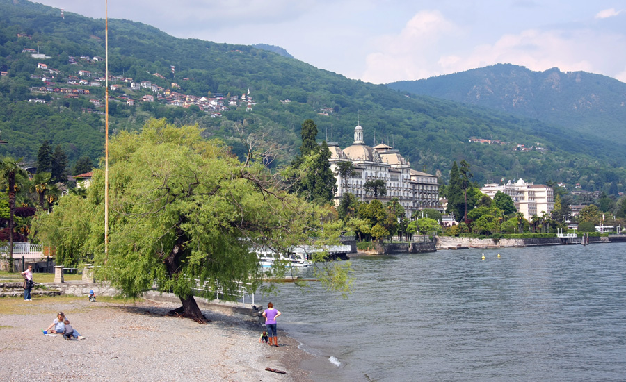 Stresa's lakeside promenade. Photo by Alessandro Vecchi