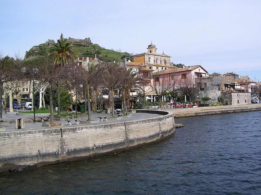 Il lungolago di Trevignano Romano