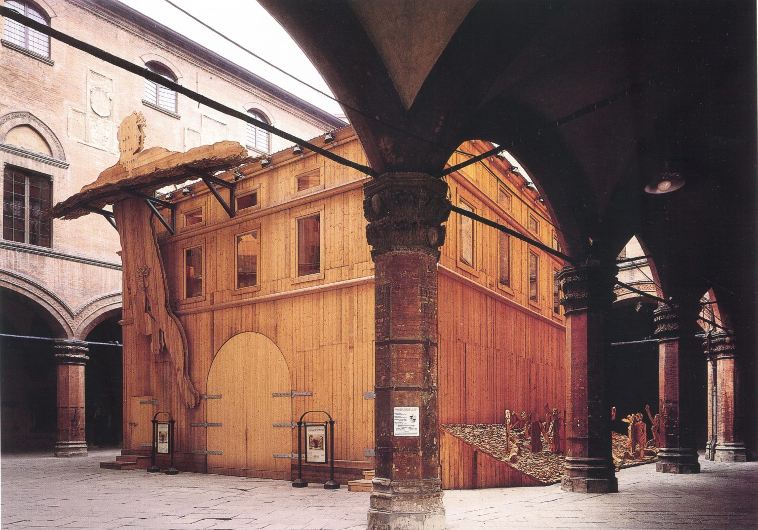 Mario Ceroli, Casa del Nettuno (1988; pino di Russia)
 Mario Ceroli, Casa del Nettuno (1988; pino di Russia)