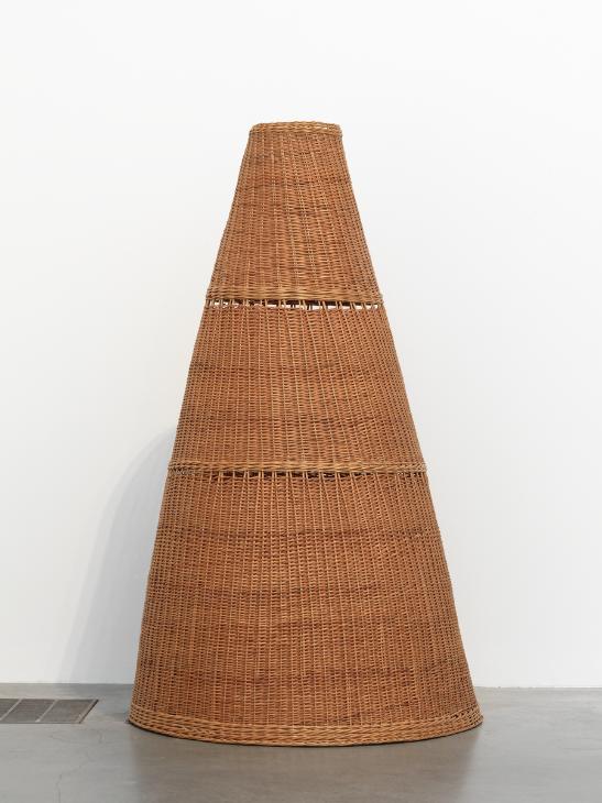 Mario Merz, Cone o Cestone (1967 circa; vimini, 221 x 129,5 x 129,5 cm; Londra, Tate Modern)
 Mario Merz, Cone o Cestone (1967 circa; vimini, 221 x 129,5 x 129,5 cm; Londra, Tate Modern)