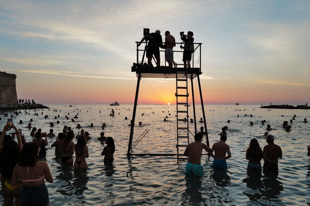 Monopoly Sunrise Bathing Ritual Becomes A Live Photography Session monopoly-sunrise-bathing-ritual-becomes-a-live-photography-session