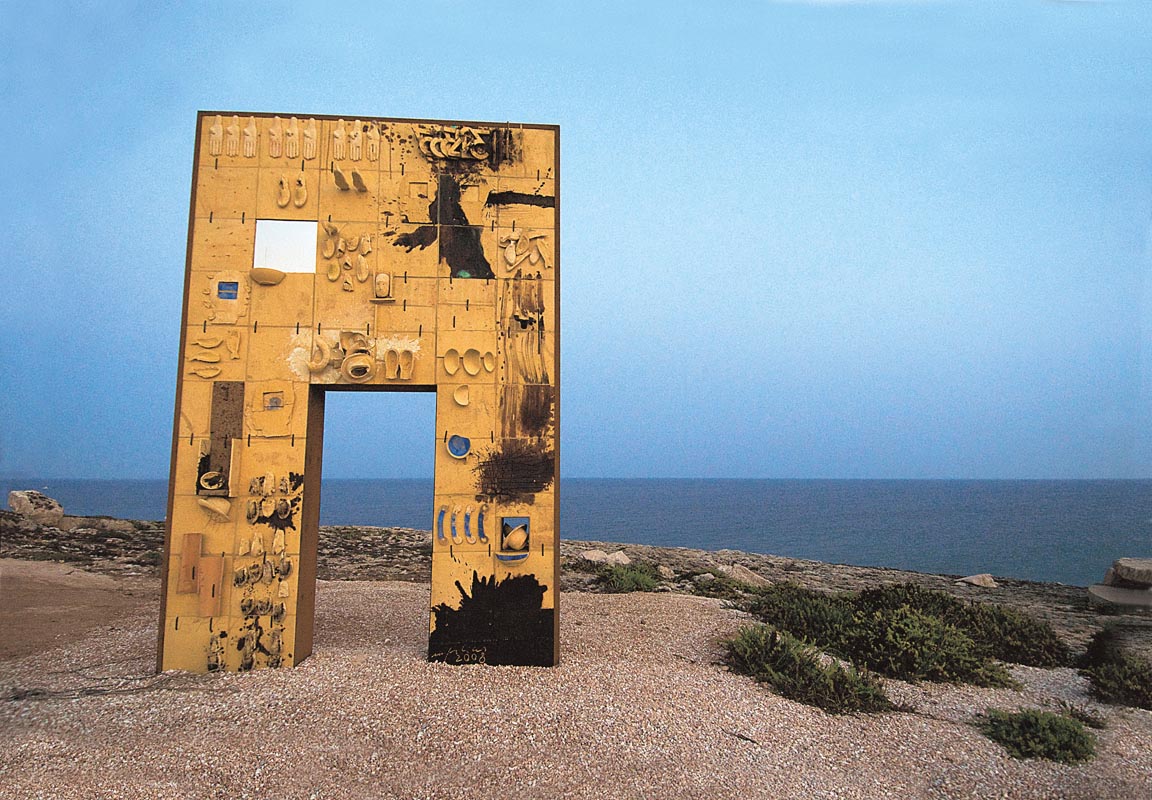 Mimmo Paladino, Porta di Lampedusa (2008; pittura, dimensioni ambiente)
