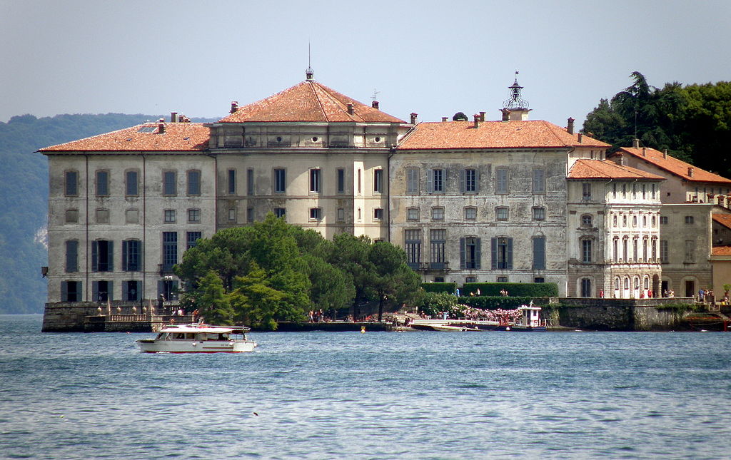 Borromeo Palace on Isola Bella. Photo Wikimedia/Torsade de Pointes