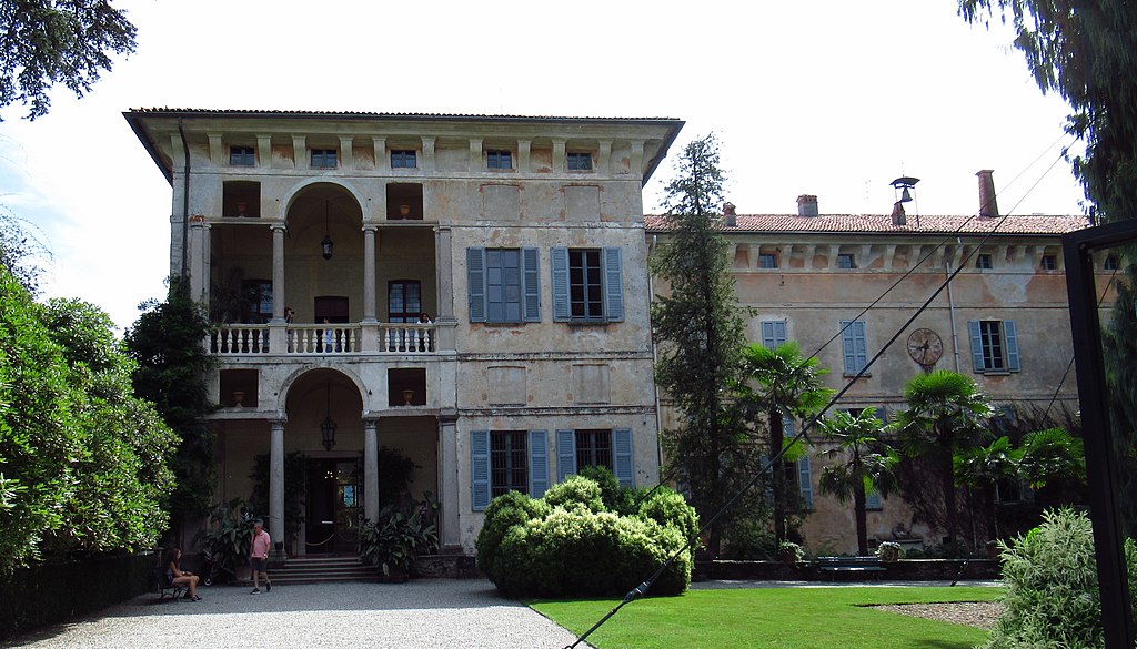 Borromeo palace on Mother Island. Photo Wikimedia/Civi