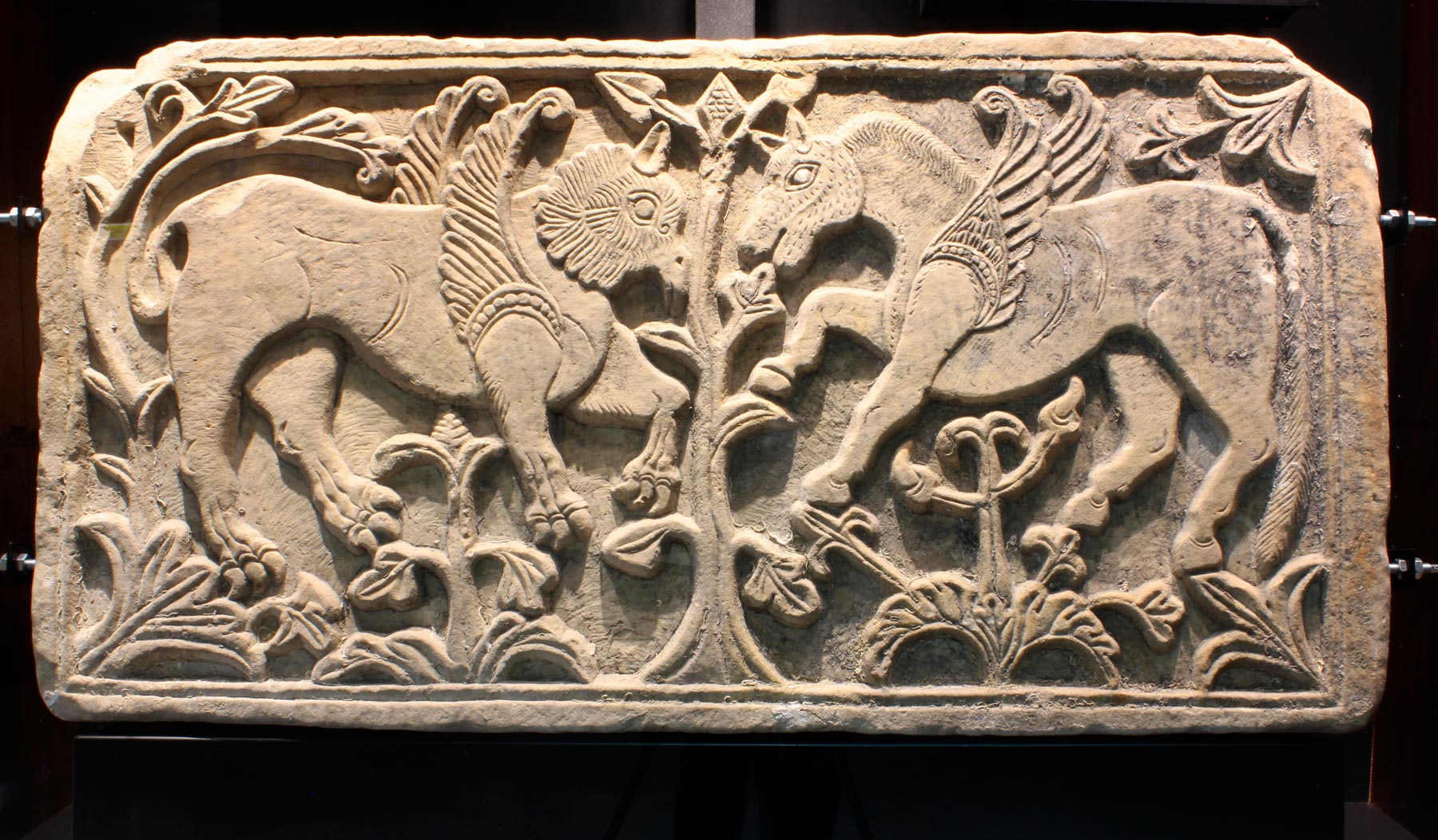 Arte bizantina, Pluteo di San Macario (metà del X secolo; marmo; Cagliari, Museo Archeologico Nazionale)