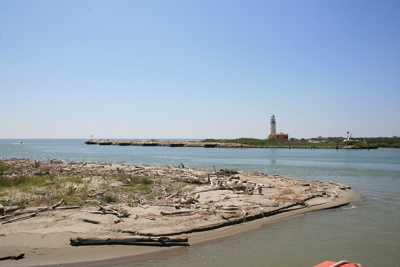 Po di Goro e faro sull'Isola dell'Amore. Foto di Carlo Pelagalli