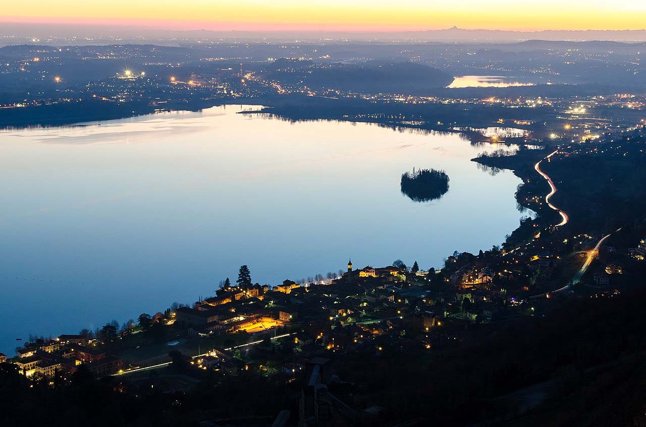 Il Lago e il borgo di Pusiano. Foto: The Archive Team