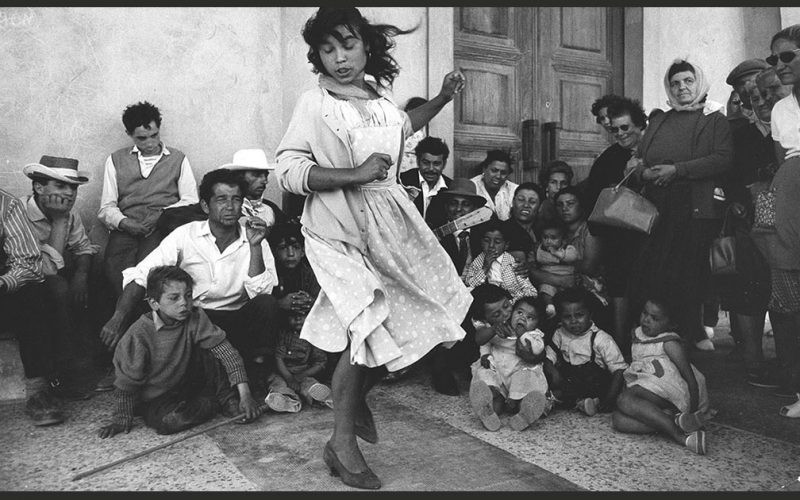 Französische humanistische Fotografie von Sabine Weiss im Palazzo Ducale in Genua Französische humanistische Fotografie von Sabine Weiss im Palazzo Ducale in Genua