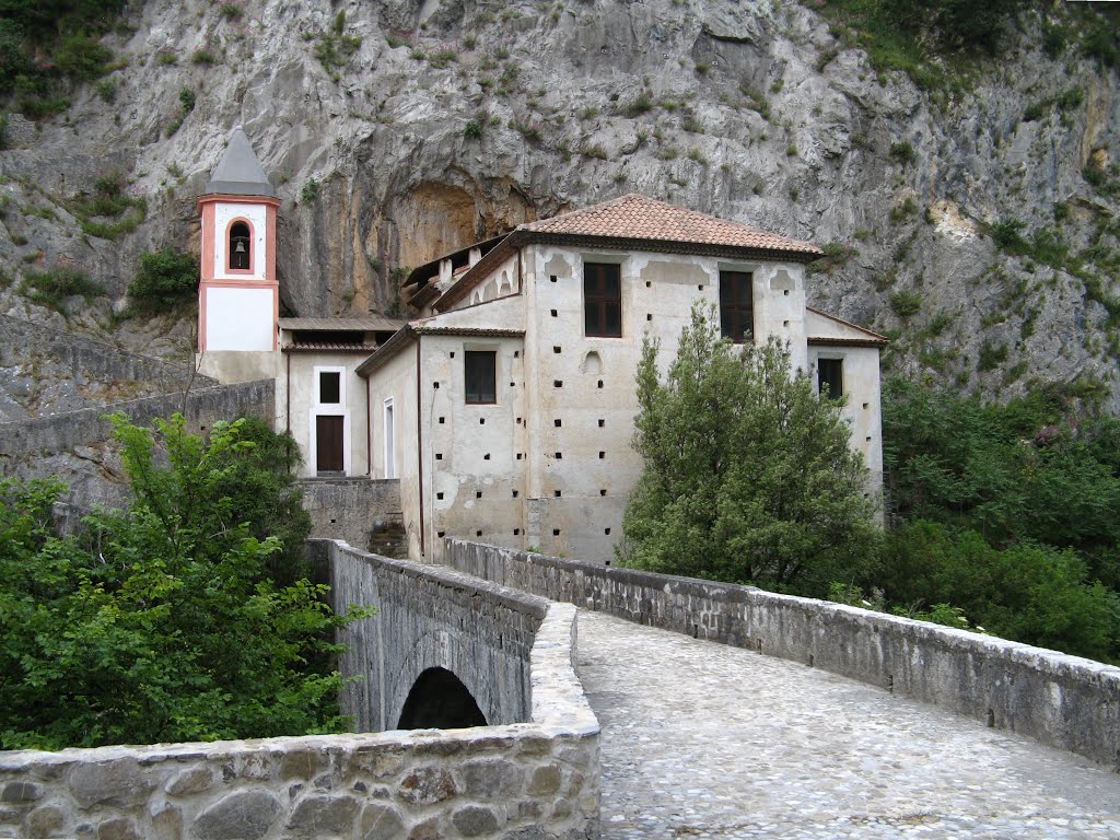 Il santuario della Madonna di Costantinopoli. Foto Parco Nazionale del Pollino