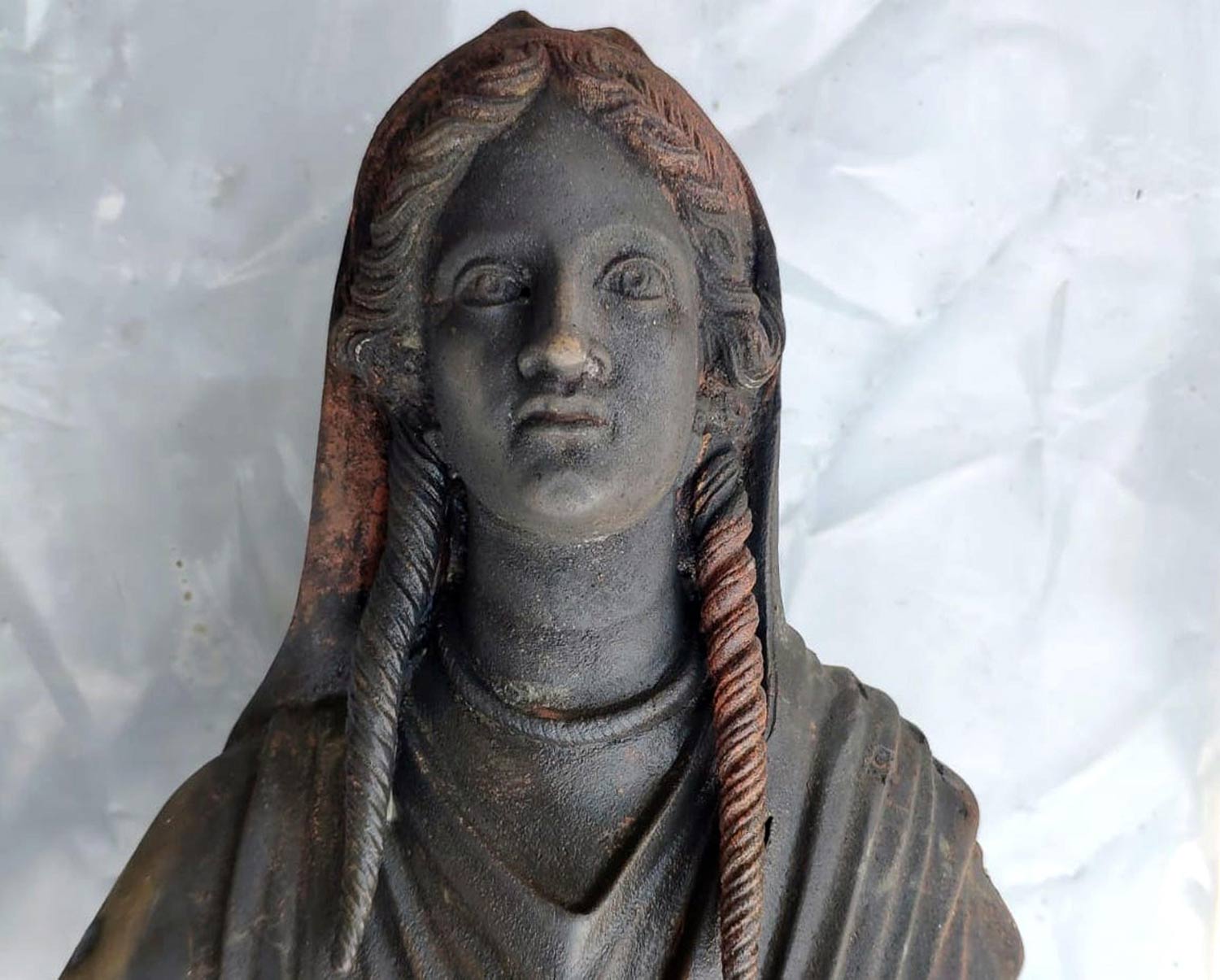 Toscana, scoperte 24 statue di bronzo nel santuario romano di San Casciano  dei Bagni