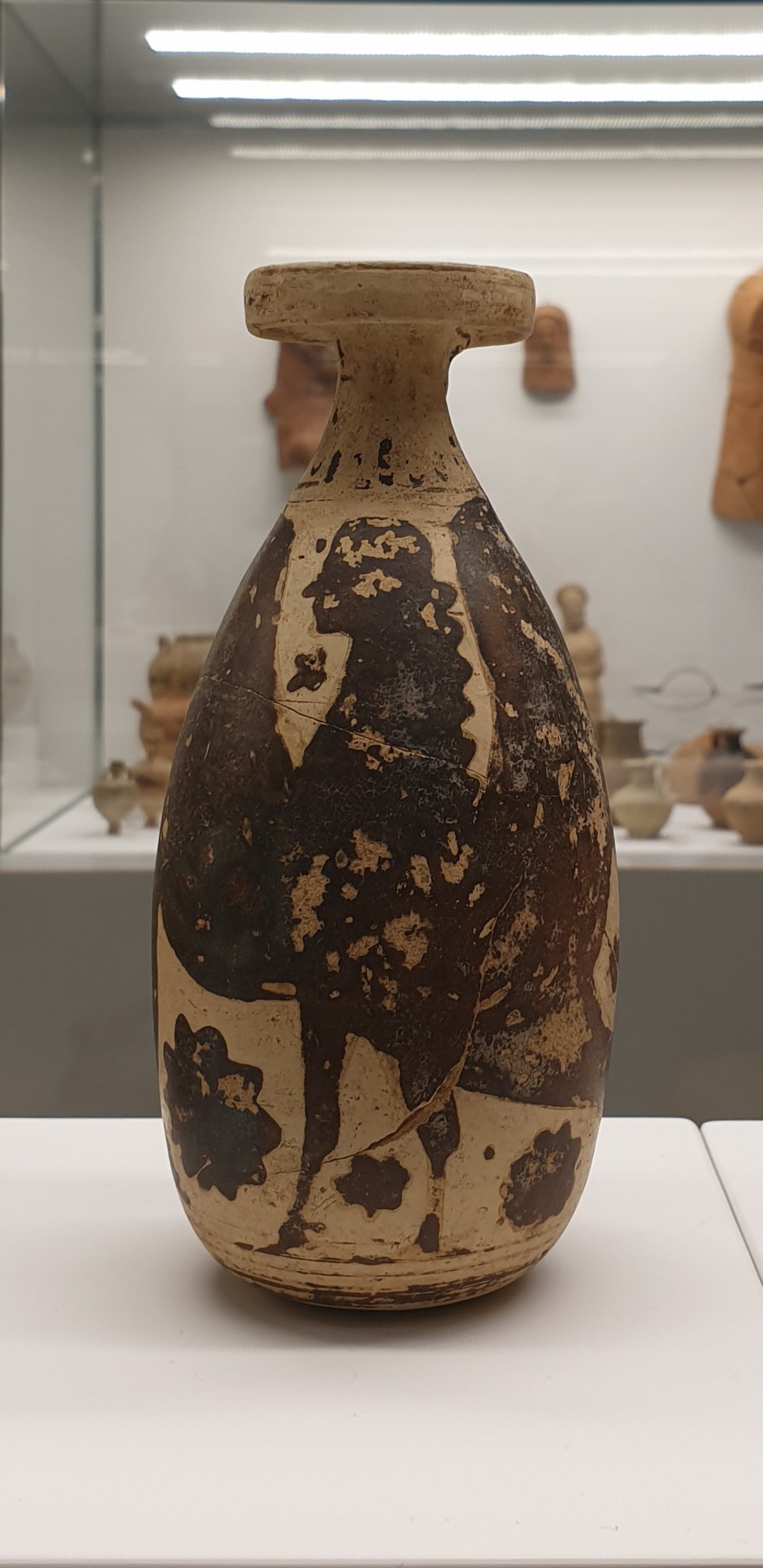 Arte magnogreca, Alabastron con sirena (VI secolo a.C.; alabastro; Reggio Calabria, Museo Archeologico Nazionale)