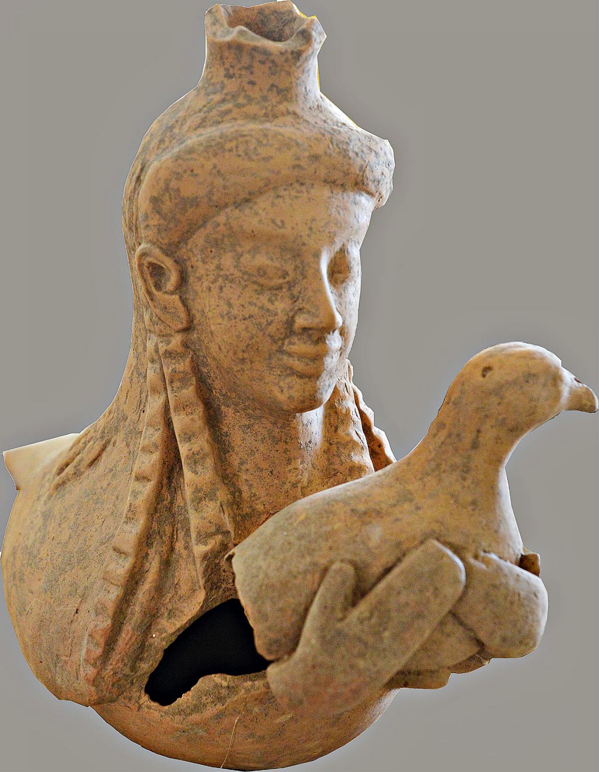 Arte magnogreca, Sirena che offre una colomba (VI secolo a.C.; terracotta; Vibo Valentia, Museo Archeologico Nazionale)