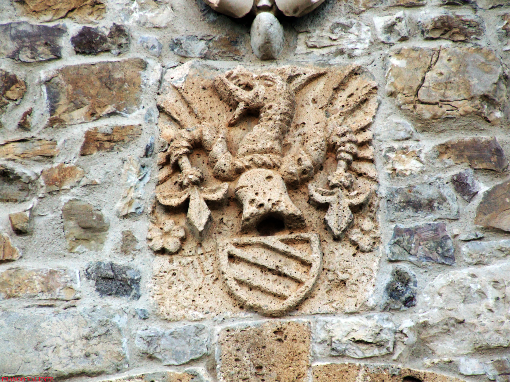 Il drago sul portale del Castello di Civitacampomarano