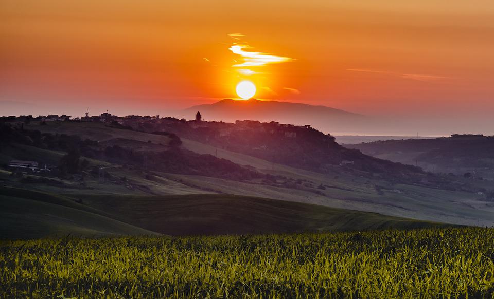 Tarquinia al tramonto