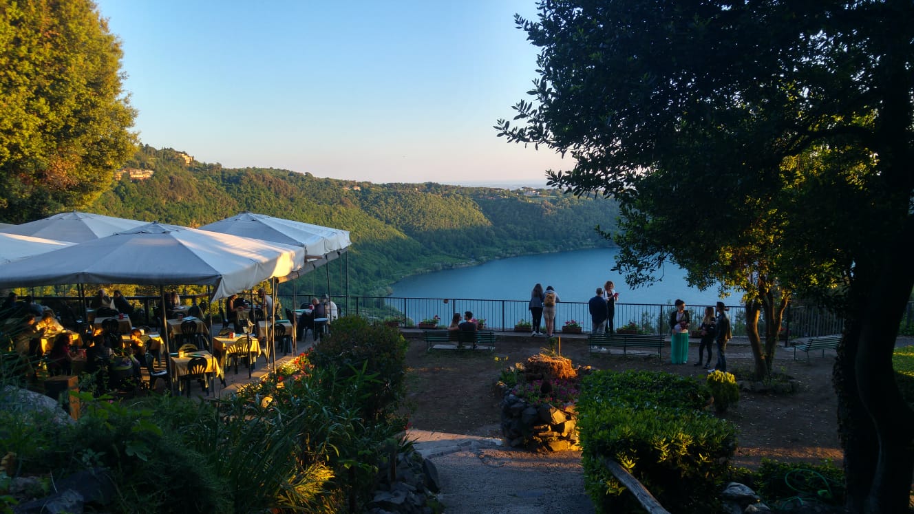 La Terrazza degli Innamorati. Foto Comune di Nemi