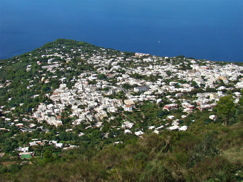 Veduta di Anacapri dal monte Solaro. Foto Wikimedia/Tango7174