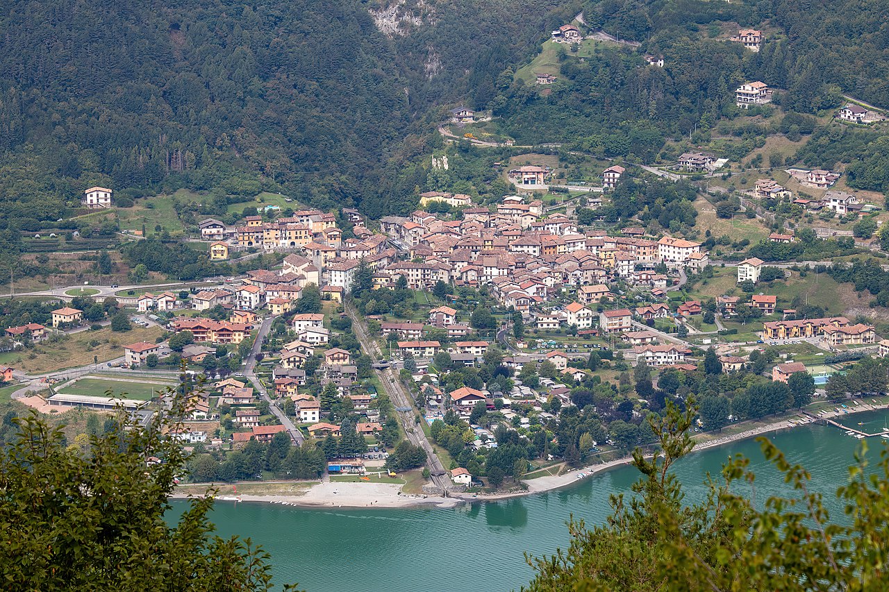 Veduta di Anfo. Foto Wikimedia/Superbass