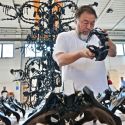 Alle Terme di Diocleziano la Commedia Umana di Ai Weiwei, monumentale lampadario in vetro di Murano 