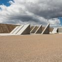Una monumentale scultura nel deserto del Nevada: è City di Michael Heizer. Iniziata nel 1970, è ora visitabile