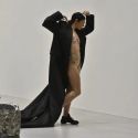 Bottega veneta veste gli artisti delle performance ispirate a Bruce Nauman