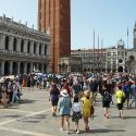 Venezia, da gennaio si pagherà per entrare. E intanto aumenti record per i trasporti