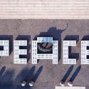 Peace, una grande installazione alla Galleria Nazionale di Roma contro la guerra 