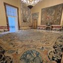 Dai depositi del Palazzo Reale di Napoli tornano esposti i tappeti storici 