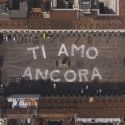Torino, in piazza San Carlo spunta enorme scritta “Ti amo ancora”. Ecco cosa c'è dietro