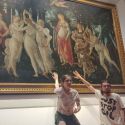 Uffizi, protesta ambientalista: si incollano al vetro della Primavera di Botticelli