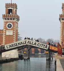 L'Arsenale ai cittadini: Venezia, si manifesta contro la cessione a Biennale e Marina Militare 