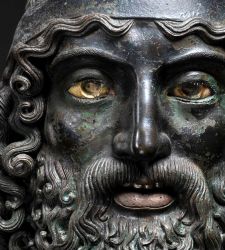 Alla Galleria dell'Accademia di Firenze i Bronzi di Riace negli scatti di Luigi Spina 