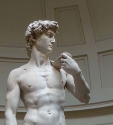 Carrara marble in art. History of its use in monuments