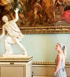 Uffizi, visita in incognito per Denise Gough, l'ufficiale della nuova serie di Star Wars 