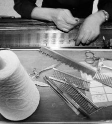 Una mostra sulla tradizione tessile a Carpi negli scatti di Ferdinando Scianna