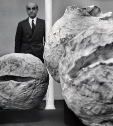 Una grande mostra sulla scultura di Lucio Fontana a New York, con più di 80 opere