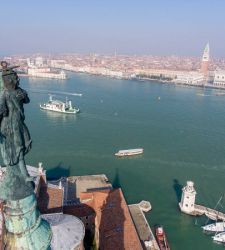 Venezia vista dalle sue statue durante il lockdown, nelle 52 foto di Marco Sabadin