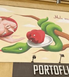 Roma, un nuovo eco-murale racconta la storia del mondo attraverso gli occhi di una mela 