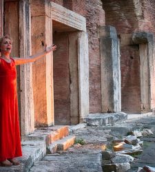 Spettacoli teatrali... in cuffia nei parchi archeologici di Appia e Ostia antica e Tivoli 