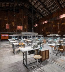 Le pavillon italien de Tosatti et Viola, un parfait man&egrave;ge de fausses lucioles et de haute couture