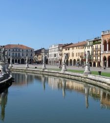 Statue of a woman in Prato della Valle in Padua: why not? Three possible names 