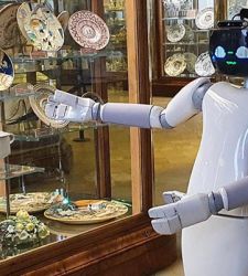 Visita guidata a Palazzo Madama con il robot umanoide R1. Ecco com’è andata