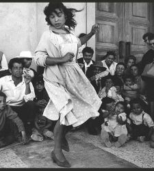 Al Palazzo Ducale di Genova la fotografia umanista francese di Sabine Weiss 