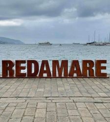 La Spezia, inaugurato il monumento al verbo “Redamare” di Sabrina D'Alessandro
