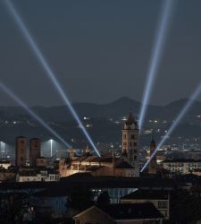 Un'installazione di luce per il centenario della nascita di Beppe Fenoglio 