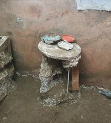 Pompei, scoperte stanze della Domus del Larario con arredi e oggetti