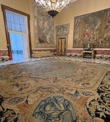 Dai depositi del Palazzo Reale di Napoli tornano esposti i tappeti storici 